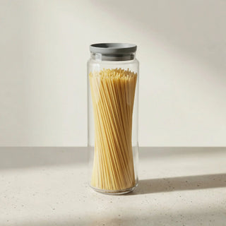 Größenvergleich der 2200ml Vorratsgläser: Perfekt als Spaghettiglas geeignet, da Standard-Nudeln komplett im Glas verschwinden.