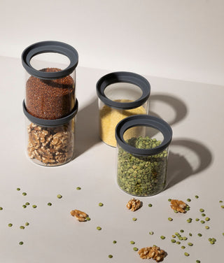 Nachhaltige Pure Edition Vorratsgläser mit Glasdeckel für den direkten Blick von oben in die Küchenschublade.